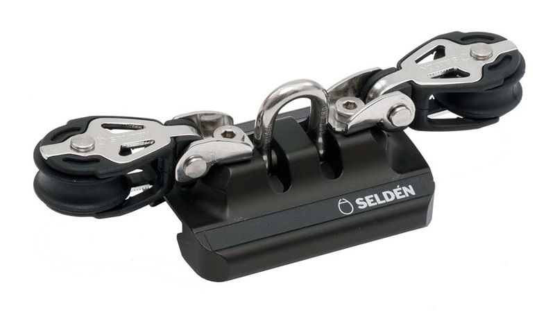 Seldén Großschottraveller Typ 15 mit Umlenkblöcken und Bügel für Schotaufnahme