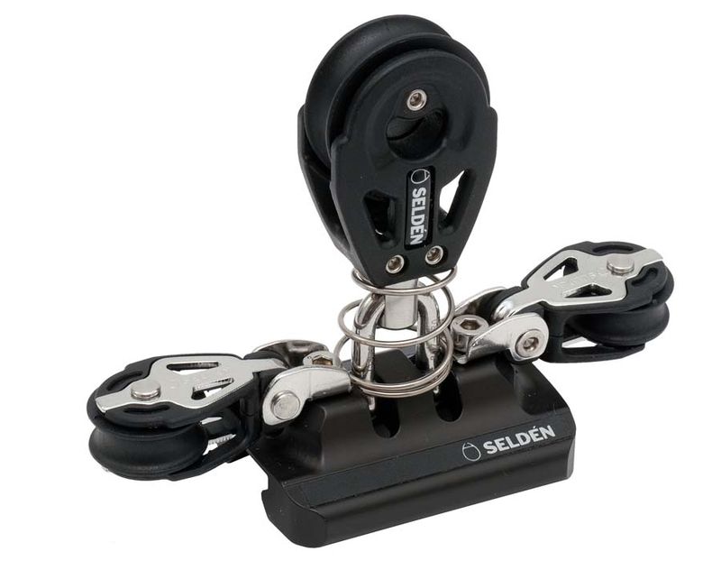 Seldén Großschottraveller Typ 15 mit Umlenkblöcken und Block für Schotaufnahme